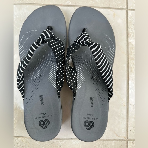 Clarks Cloudsteppers Womens 10 Black Stripe Polka Dot Comfort Thong Sandals - Picture 3 of 6